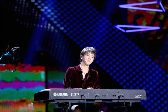 张艺兴大赞华晨宇“真艺术” 费玉清歌声迷倒“外婆”