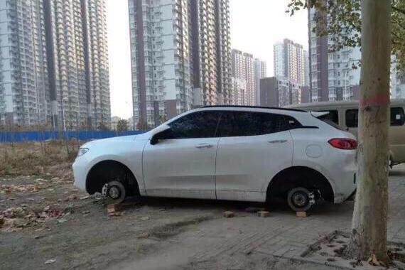 小区二人同时提长城VV7 第二天早晨出门一看 双双崩溃