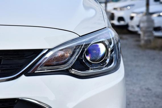 8万起步，与英朗同平台，外观大气沉稳，全系标配ESP，省油代步