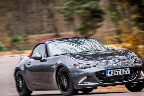 采用红色车顶  MX-5 Z-Sport限量版官图