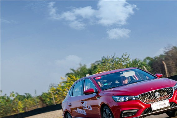 加速超思域，操控感拼马自达，名爵6开办第一节驾控营