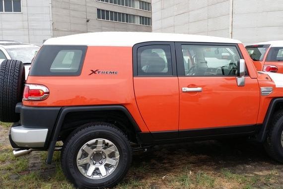 17款丰田酷路泽FJ4.0年底低甩现车优惠3万