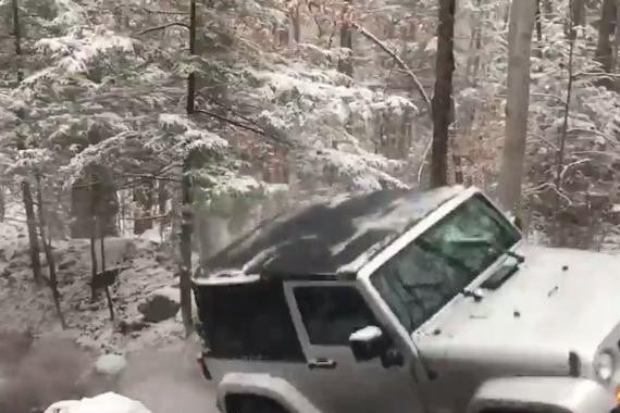 吉普牧马人冒雪极限越野挑战实拍