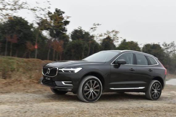 试驾全新沃尔沃XC60，比Q5更科技，比X3更好看，比GLC更时尚