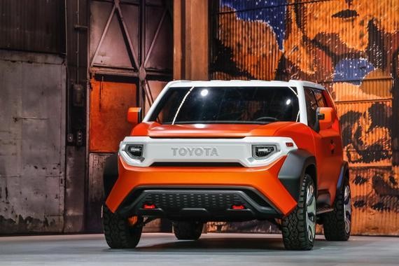 丰田推出酷路泽迷你版，13.2万带四驱加机械锁，内饰科技感极强！