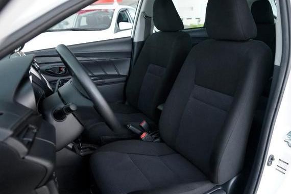 外观虽然小巧，但远看前脸还有着跑车般样子，合资车现才7万多