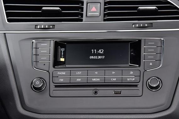 最牛的中型SUV，真皮天窗啥也不带，中控装个收音机，22万抢破头