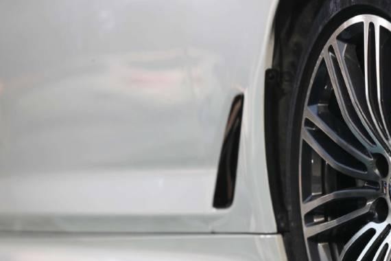 行政级轿车跑赛道！除了它还有哪个品牌会这么做？