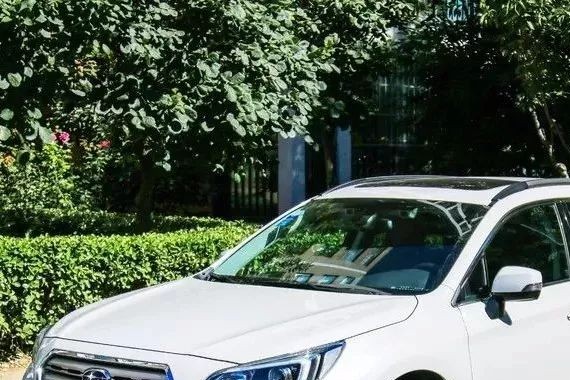 空间大视野好，还带全时四驱，家庭用车选它错不了！