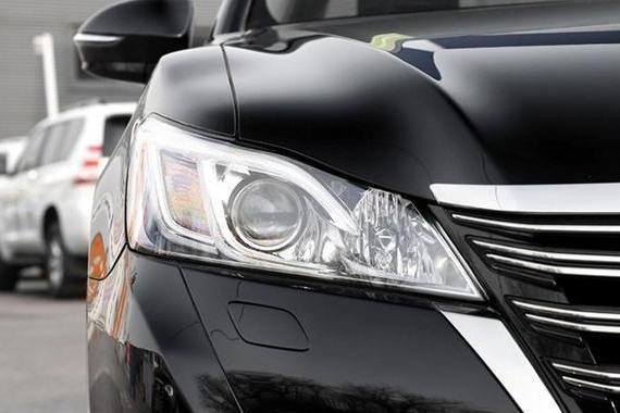 5米车长，外观霸气，中控双大屏，8AT变速箱，曾是奥迪最大对手