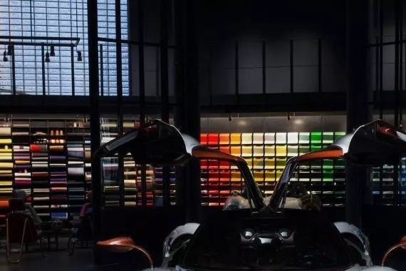 超跑套图丨谁能想到有一天会在提帕加尼的时候还要带上菲亚特？