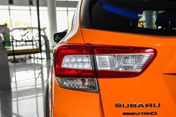 外观硬朗，标配全时四驱，安全性更高，操控性强，越野SUV