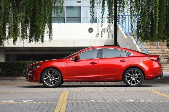 操控比肩宝马，回头率超级高，终端仅16万，比迈腾更适合年轻人