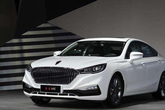 红旗H5仅售15万多，甩迈腾几条街，小区保安看了都笑着开门！