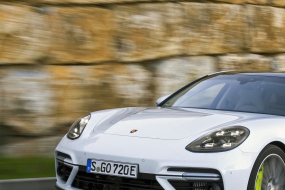 保时捷Panamera混动版销售旺盛 电池供应不给力