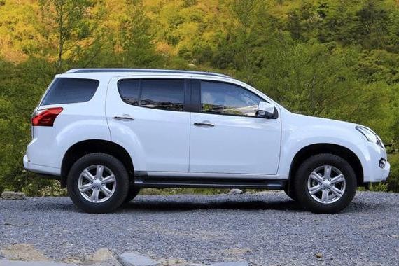 五十铃全新硬派SUV，3.0T发动机，比帕杰罗霸气，售价17.88万！