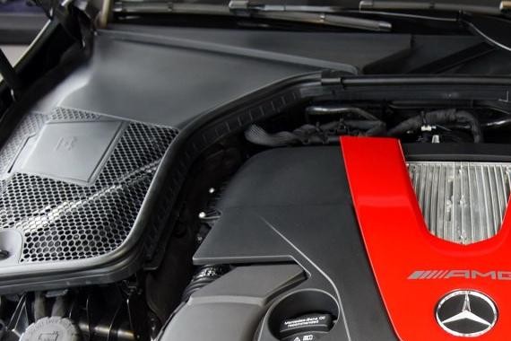 顶级奔驰跑车，发动机少了一个签名，价格暴跌66万!