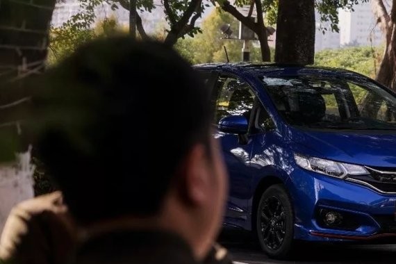 大飒四方: 「平民超跑」玩潮跑，遇上交警不用逃 | 广汽本田新飞度