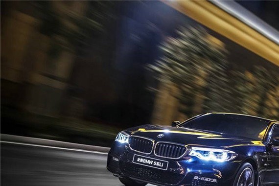 今年一线豪华车销冠花落谁家？奔驰/宝马/奥迪将决战12月