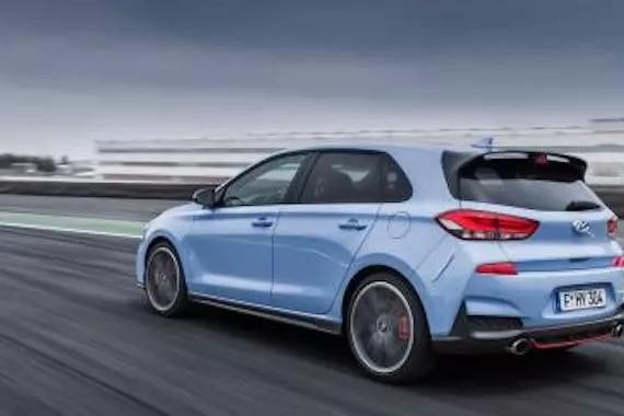 谁说泡菜国的车飚不起来？这款韩国钢炮惊呆我了