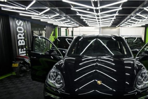 啥？这辆卡宴不选装不用等，还打7折？