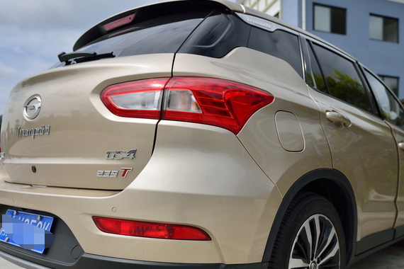 传祺GS4拿实力说话，吊打吉利和荣威RX5，路上碰见它都说害怕！