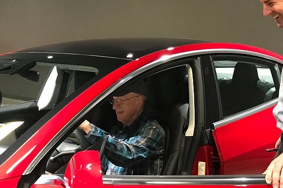 特斯拉助癌症患者完成心愿：火速交付Model 3