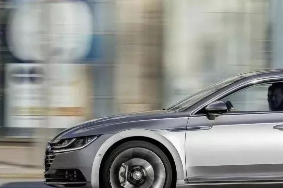 大众Arteon推R版：亲爹说我可以打败保时捷Panamera！