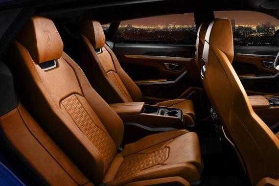 这SUV比特斯拉还快，搭载奥迪发动机，价格真不贵，就是很像众泰