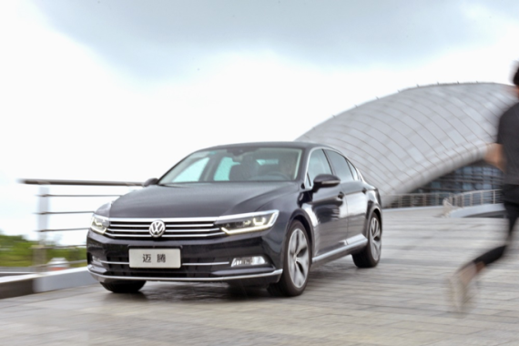 试2018款一汽-大众迈腾，2017年最畅销的中型轿车到底好在哪？