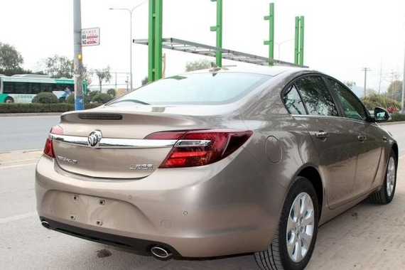 新款君威，高颜值，高耗油，对比老款，你还会选择新款吗？