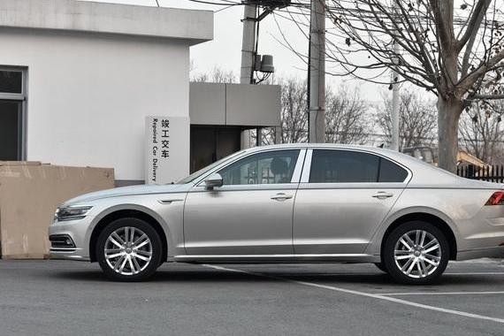 这车给奥迪A6下战书，平台动力都一样，刚上市就优惠8万却没人买