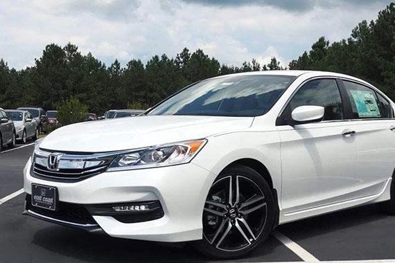 结婚时女方打算回一台车，落地20万，卡罗拉、速腾、雅阁怎么选？