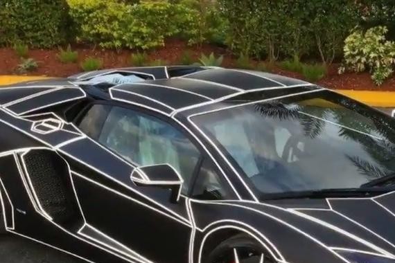 兰博基尼Aventador荧光线条特别改装版鉴赏