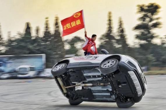 仅卖10万的路虎，尾灯像百万级，1.5T配8速，买它比买途观有面子