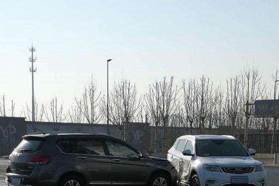 哈弗H6撞向吉利博越, 实力演绎碰撞试验, 两车主: 给国货点赞