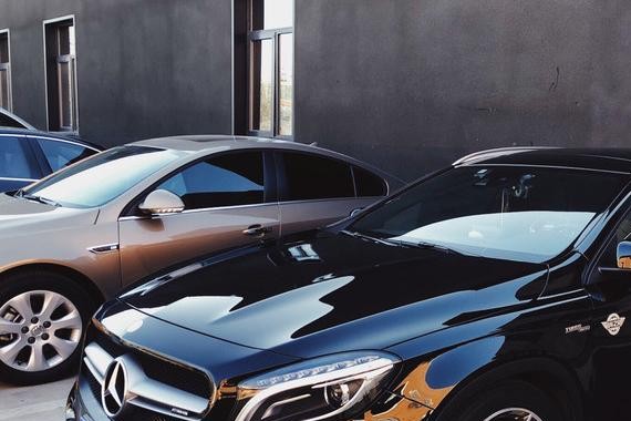 坐到奔驰GLA上就腰疼，这理由绝了！