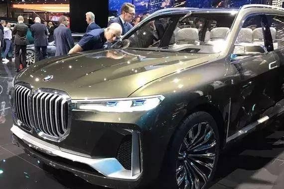 宝马X7量产版明年3月亮相 虚拟驾舱 科技感十足