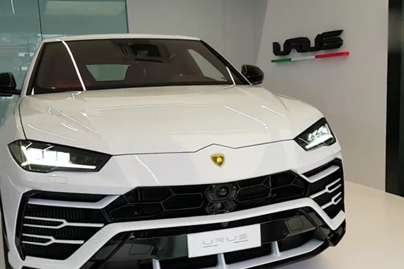 富二代朋友卖掉自己的大牛后换这车，说这车更帅还能多带两个妹子