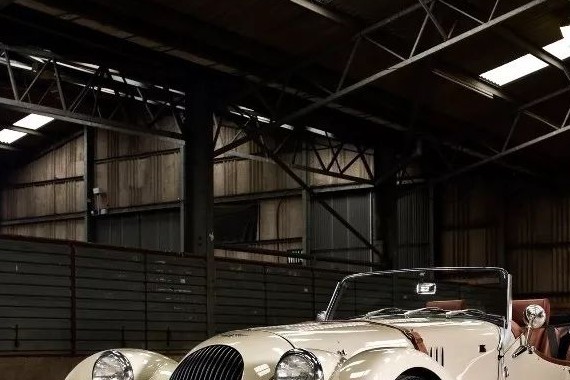 Morgan V6 Roadster：你才是油腻的中年男 我只是长得着急！