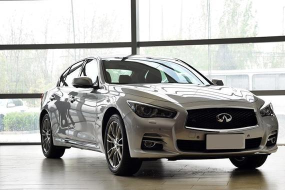 换壳的奔驰、后驱，气质优雅能撩妹，内饰三块屏，23万遇到赶紧买