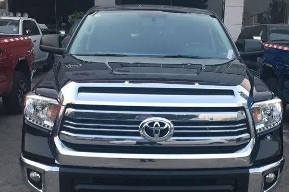 丰田坦途加版RS5四驱硬派皮卡用于宴会、越野都是绝佳的选择