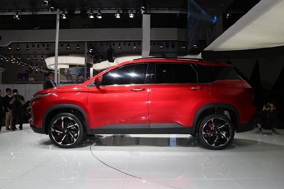 五菱再出神车，轴距超哈弗H6，1.5T+AMT变速箱，或售7万起