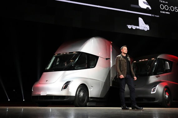 特斯拉电动卡车在欧洲开放预订，一台定金 2 万美元