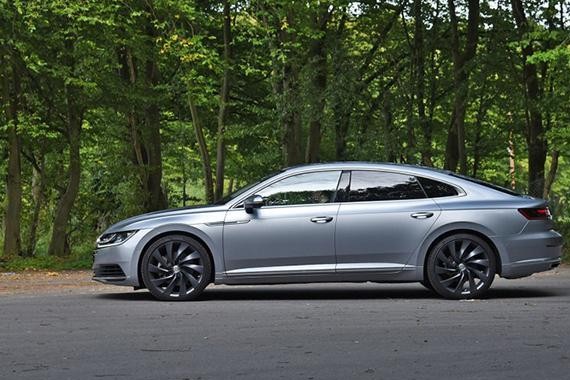 一汽大众全新CC登场！车长4米9，液晶仪表盘，奥迪A4L你颤抖吗？