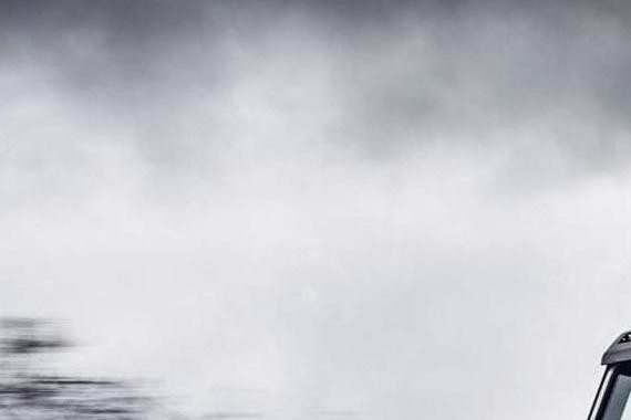 能开上这辆车的绝对不是一般人，因为有钱也未必能买到