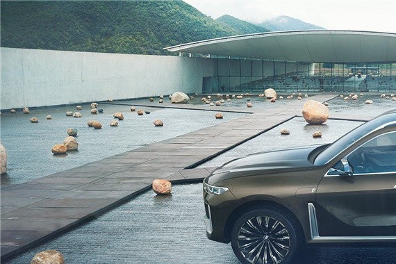 全尺寸SUV不再是奔驰一家独大，宝马X7走心又“走肾”