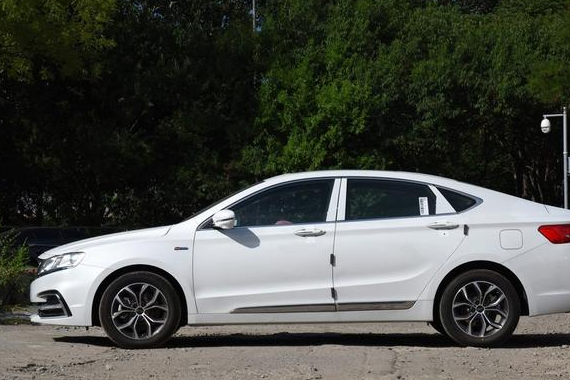 谁说美国车都是油老虎，这车百公里油耗仅为4.3L，比凯美瑞还省