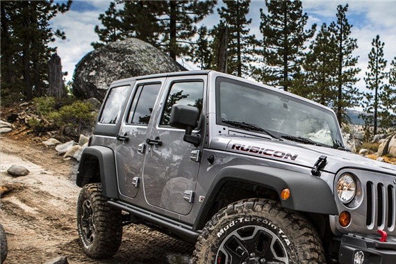 新款Jeep自由光增加2.0T，回归家族式设计颜值飙升