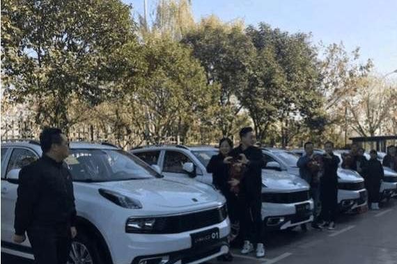 领克01提车都是一大批, 这是要成为爆款的节奏, 长城WEY怎么比